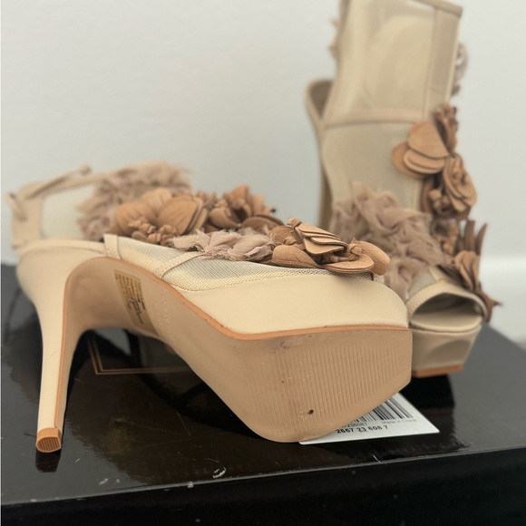 BNIB Colin Stuart Mesh Floral Booties/Heels in Nude, Size 7 - Picture 2 of 6